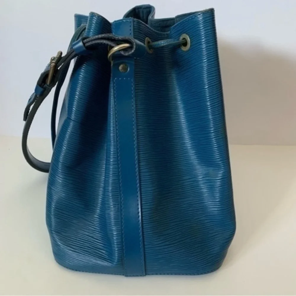 LOUIS VUITTON LV Shoulder Bag Petit Noe Blue Epi - Picture 4 of 16